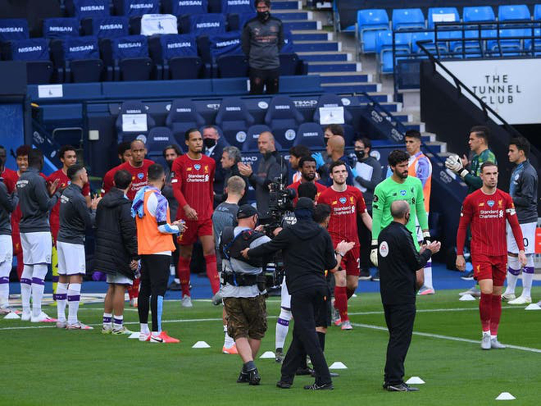 Chùm ảnh: Man City chào tân vương Liverpool, tặng luôn trận thua muối mặt - Ảnh 1.