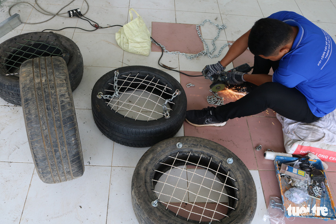 Dùng lốp xe cũ làm sân chơi tái chế cho trẻ em - Ảnh 5.