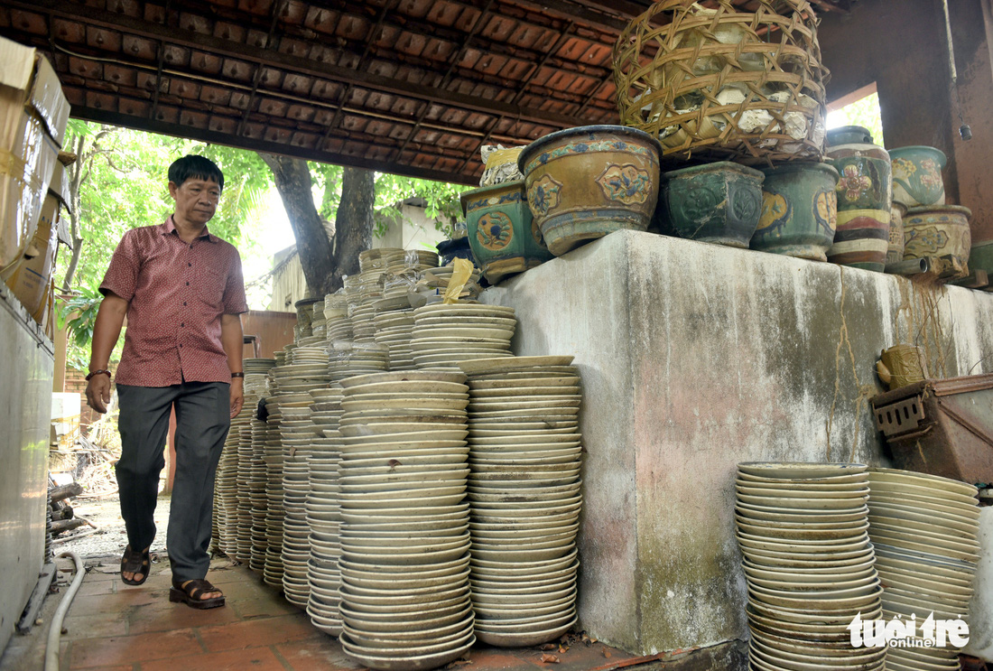 Choáng với kho đồ hàng trăm ngàn cổ vật của một người gốc Hà Nội sống ở Sài Gòn - Ảnh 4.