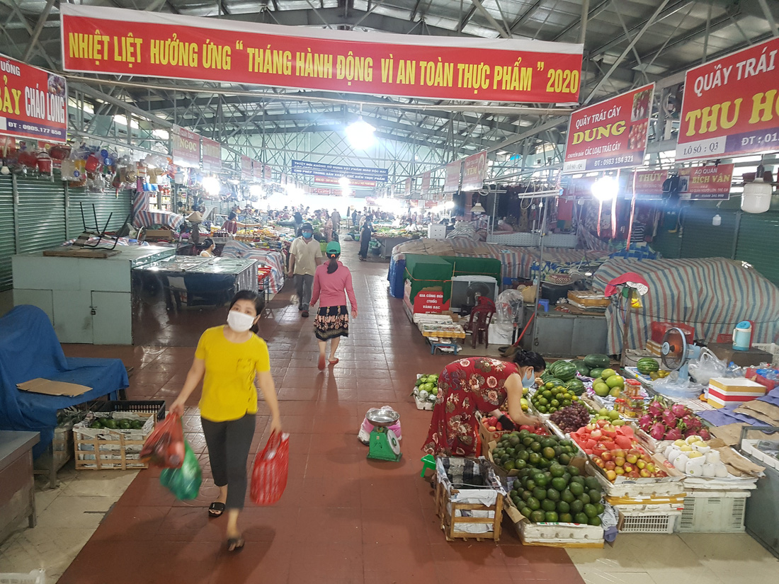 Đi chợ tem phiếu sáng nay ở Đà Nẵng - Ảnh 6.