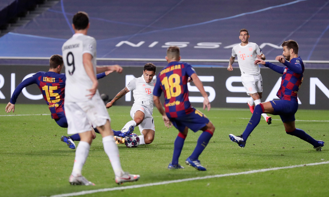 Messi lại vuốt mặt và những khoảnh khắc ấn tượng trận Bayern vùi dập Barca - Ảnh 16.