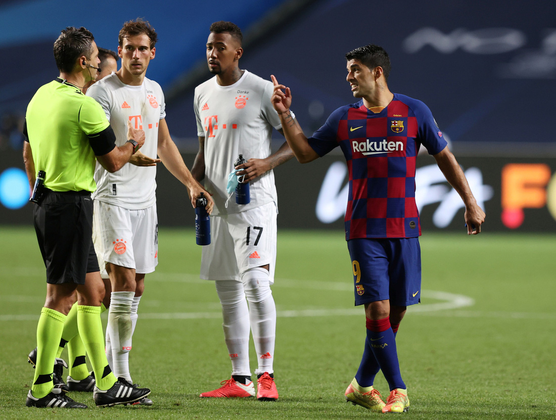 Messi lại vuốt mặt và những khoảnh khắc ấn tượng trận Bayern vùi dập Barca - Ảnh 24.