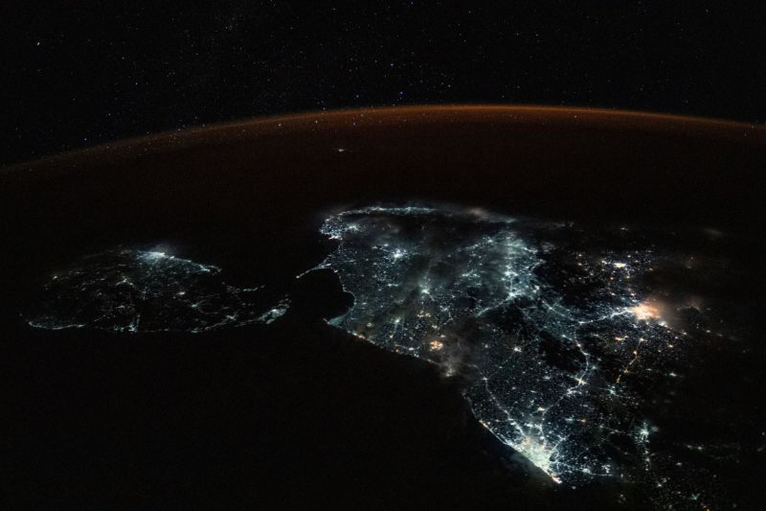 Trái đất tuyệt đẹp chụp từ tàu Crew Dragon trong chuyến bay lịch sử - Ảnh 14.