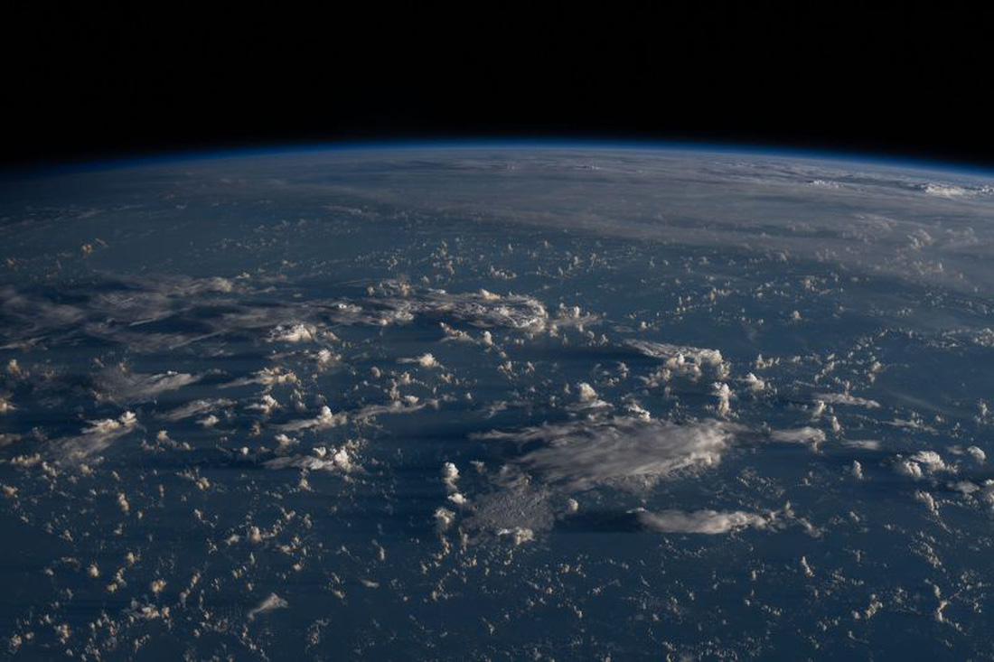 Trái đất tuyệt đẹp chụp từ tàu Crew Dragon trong chuyến bay lịch sử - Ảnh 15.