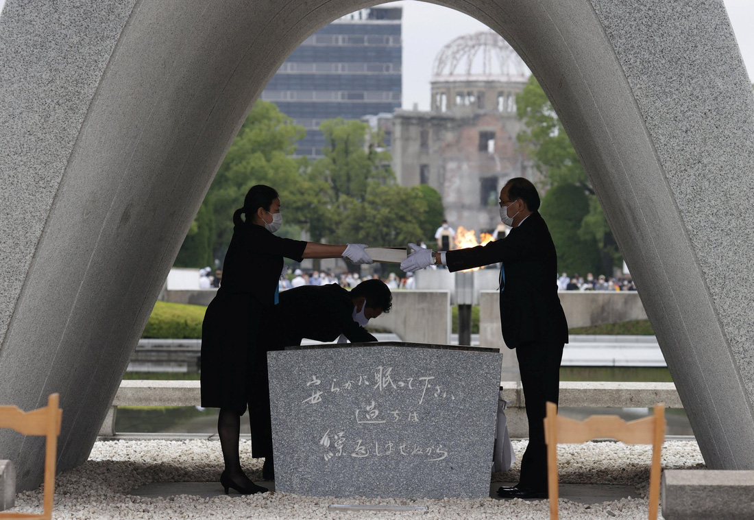 Nhật Bản tưởng niệm 75 năm vụ ném bom nguyên tử ở Hiroshima - Ảnh 3.