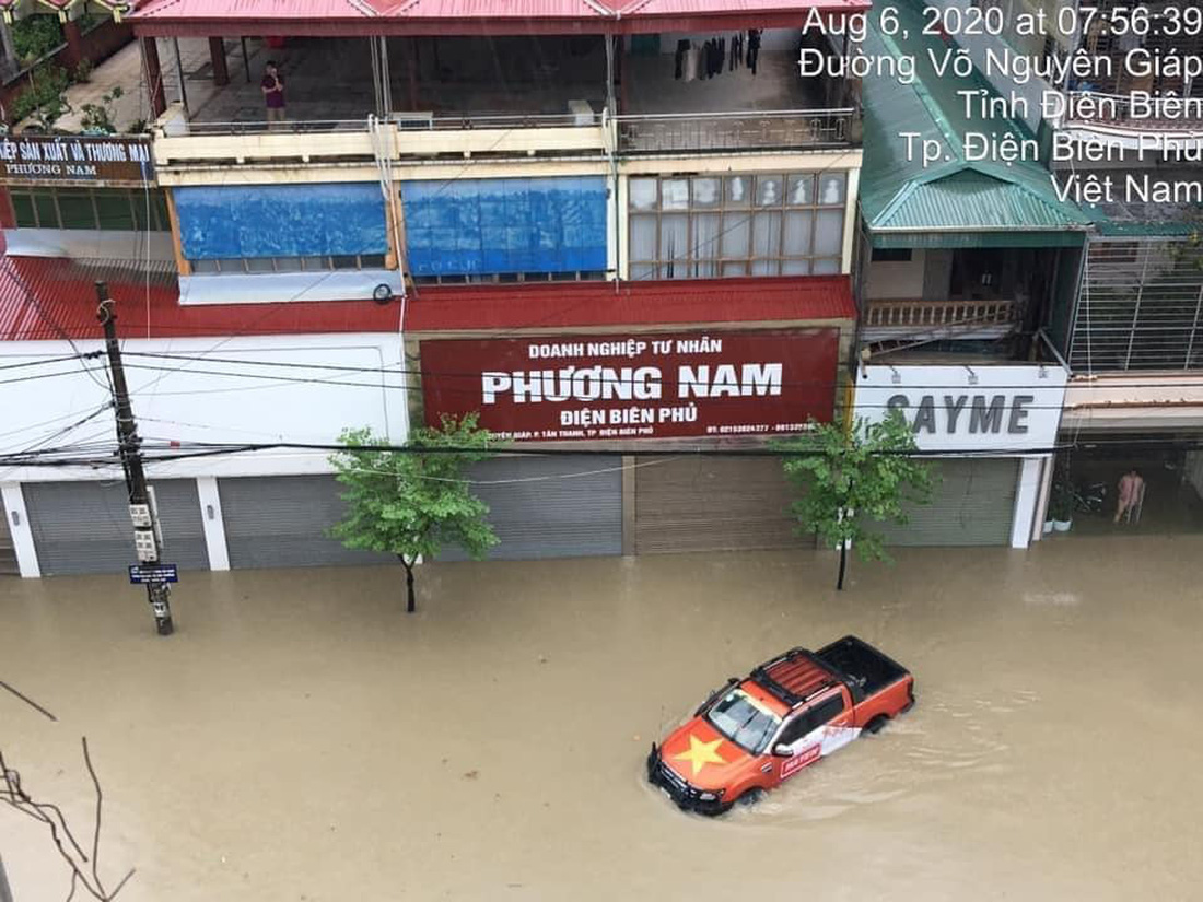 Vừa nâng cấp hệ thống thoát nước, TP Điện Biên Phủ ngập như sông sau mưa lớn - Ảnh 6.