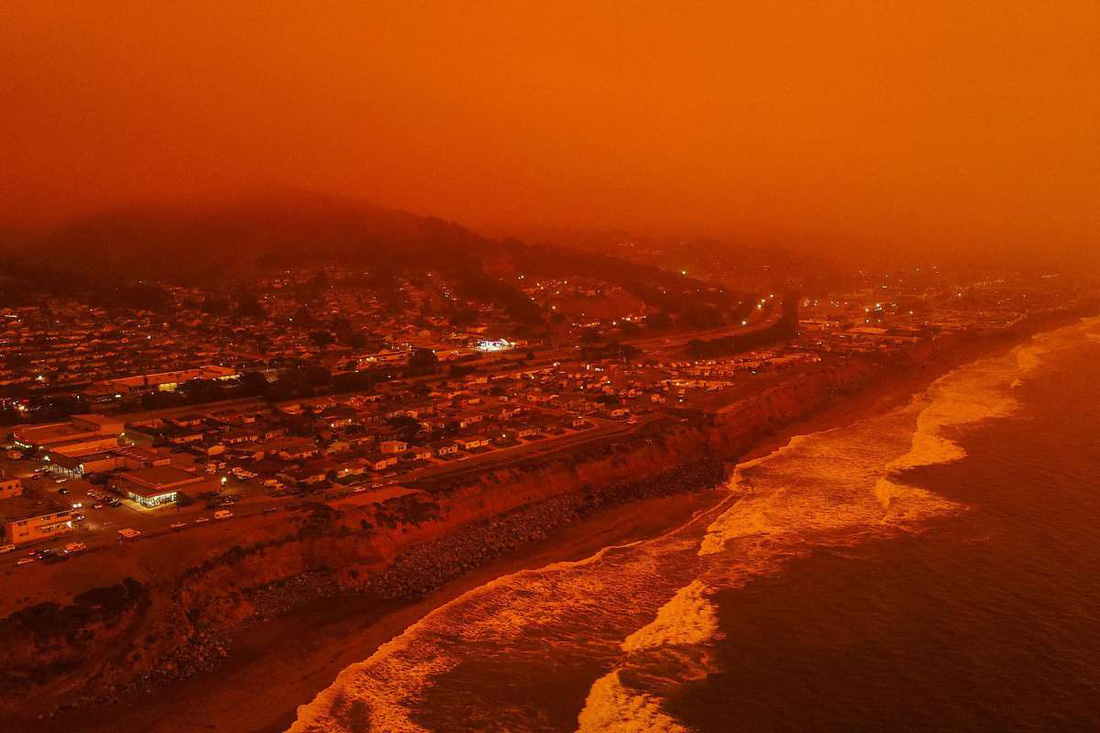 Bầu trời vùng Bay Area, California rực màu cam lửa - Ảnh 2.