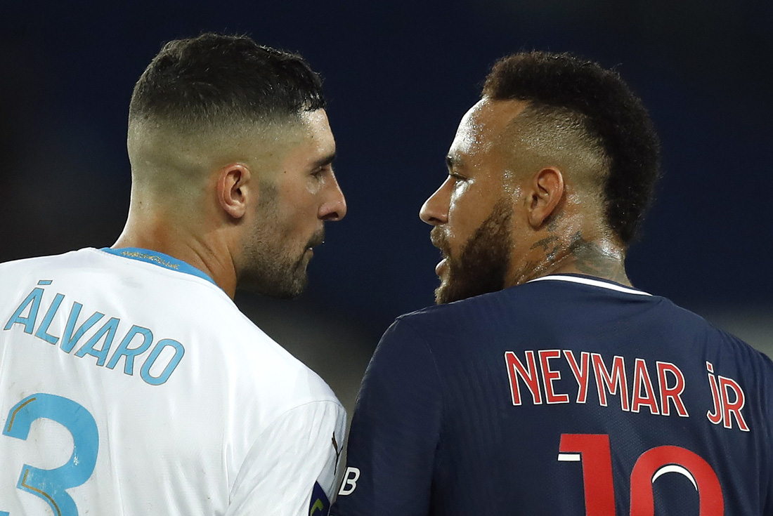 Xem khoảnh khắc hỗn loạn cuối trận PSG và Neymar nhận thẻ đỏ phút 99 - Ảnh 7.