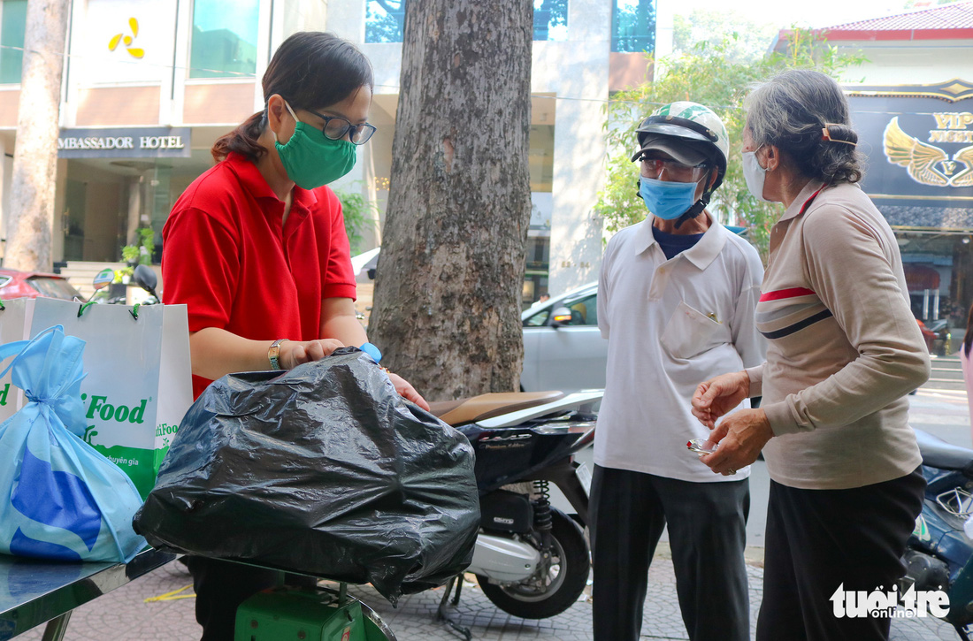 Mang chai nhựa đến đổi gạo miễn phí ở TP.HCM - Ảnh 5.