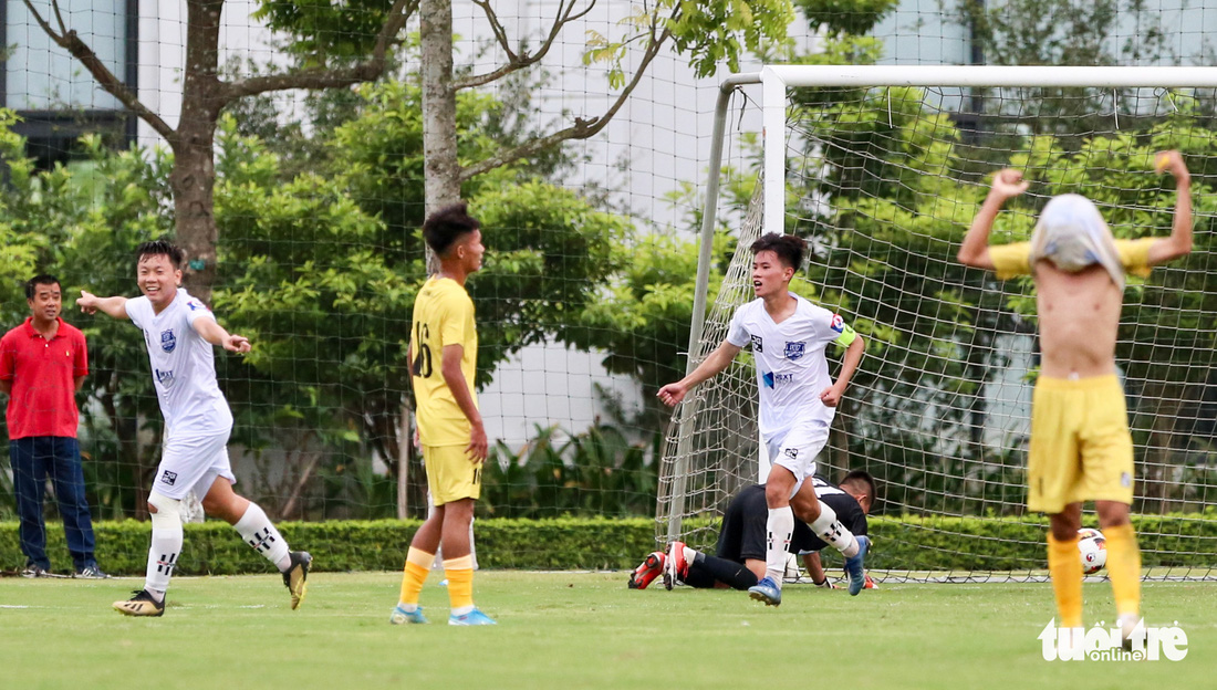 Đàn em Xuân Trường đá phạt góc ghi bàn ở ngày khai màn VCK U17 quốc gia 2020 - Ảnh 5.