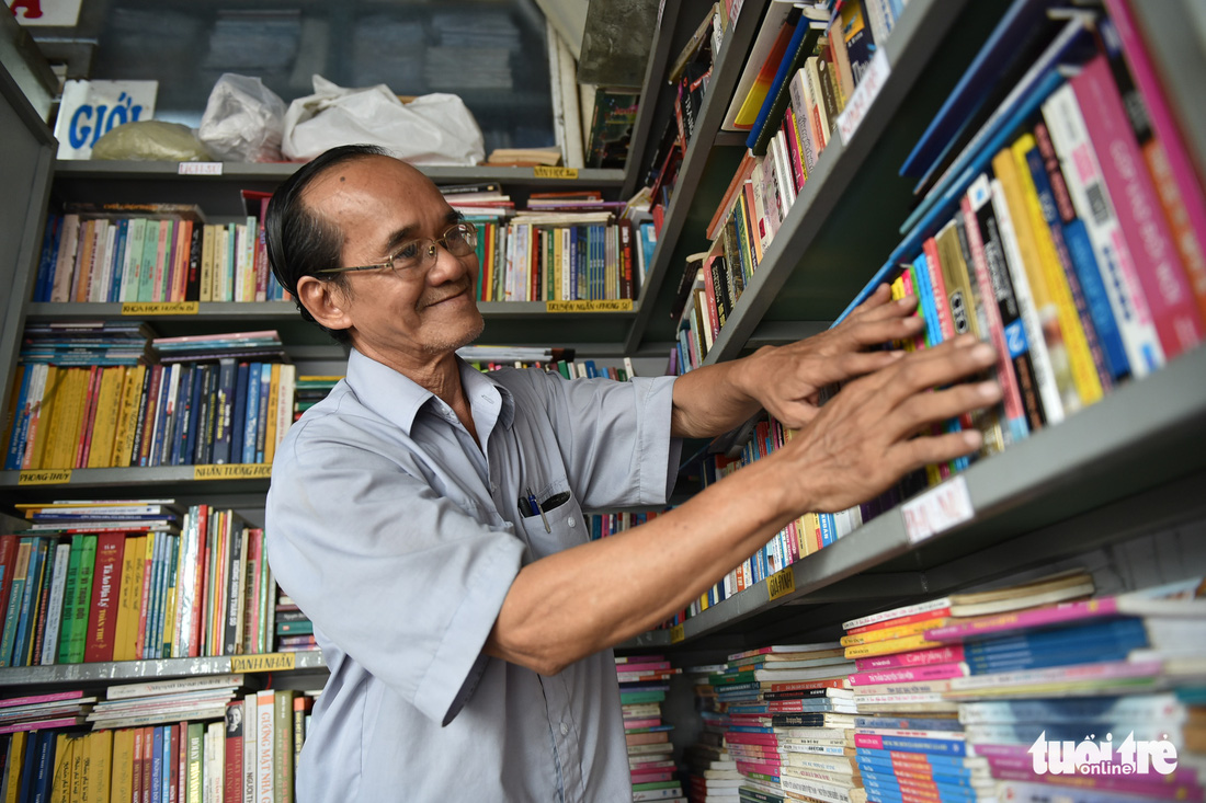 Tiệm sách miễn phí giữa Sài Gòn thu hút từ trẻ nhỏ đến người già - Ảnh 3.