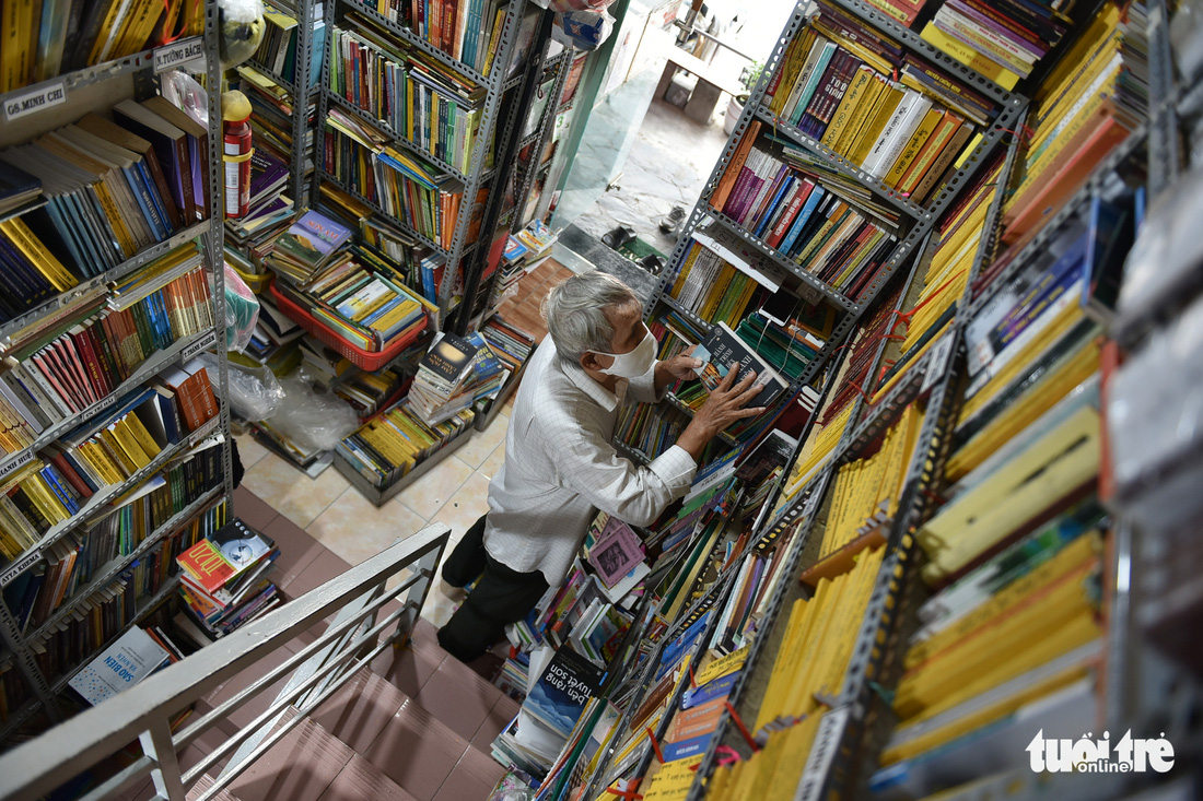Tiệm sách miễn phí giữa Sài Gòn thu hút từ trẻ nhỏ đến người già - Ảnh 6.