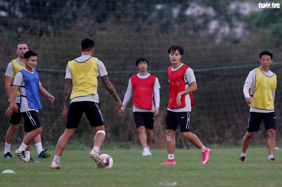 Kiatisak dẫn quân vào Sài Gòn, chuẩn bị ra mắt V-League 2021 - Ảnh 7.