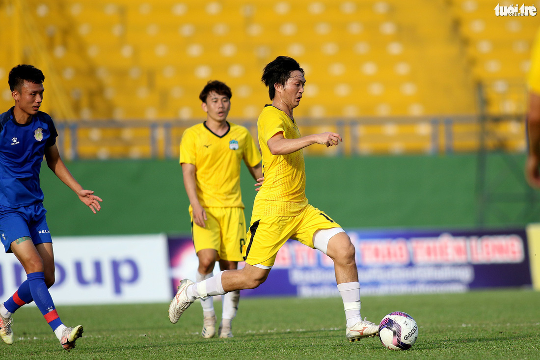 Kiatisak dẫn quân vào Sài Gòn, chuẩn bị ra mắt V-League 2021 - Ảnh 1.