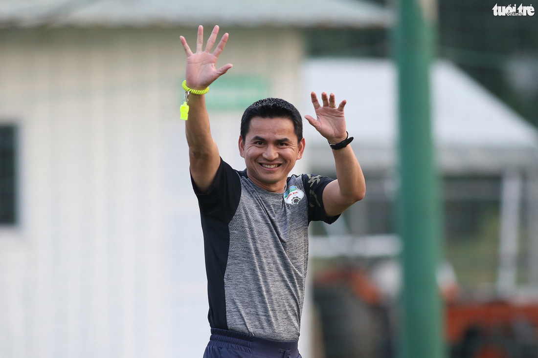 Kiatisak dẫn quân vào Sài Gòn, chuẩn bị ra mắt V-League 2021 - Ảnh 2.