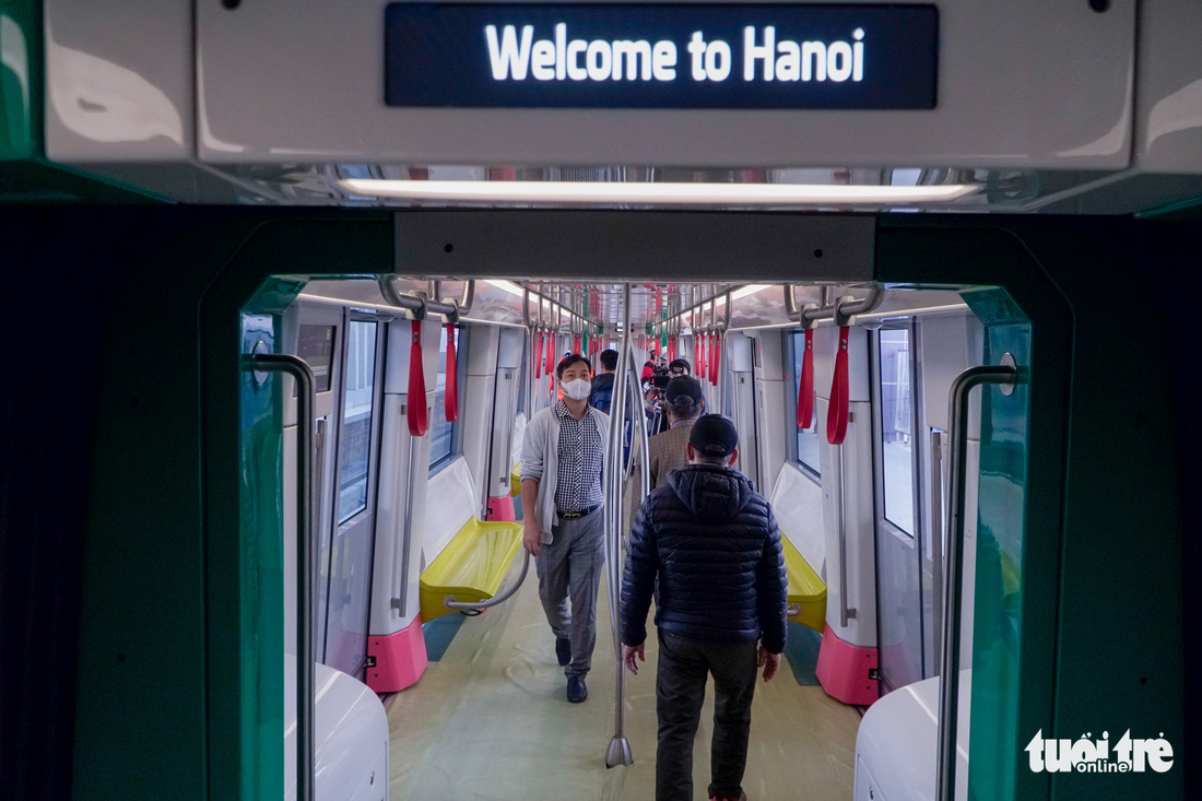 Khách tham quan metro Nhổn - ga Hà Nội nhớ đeo khẩu trang, mang CMND - Ảnh 6.