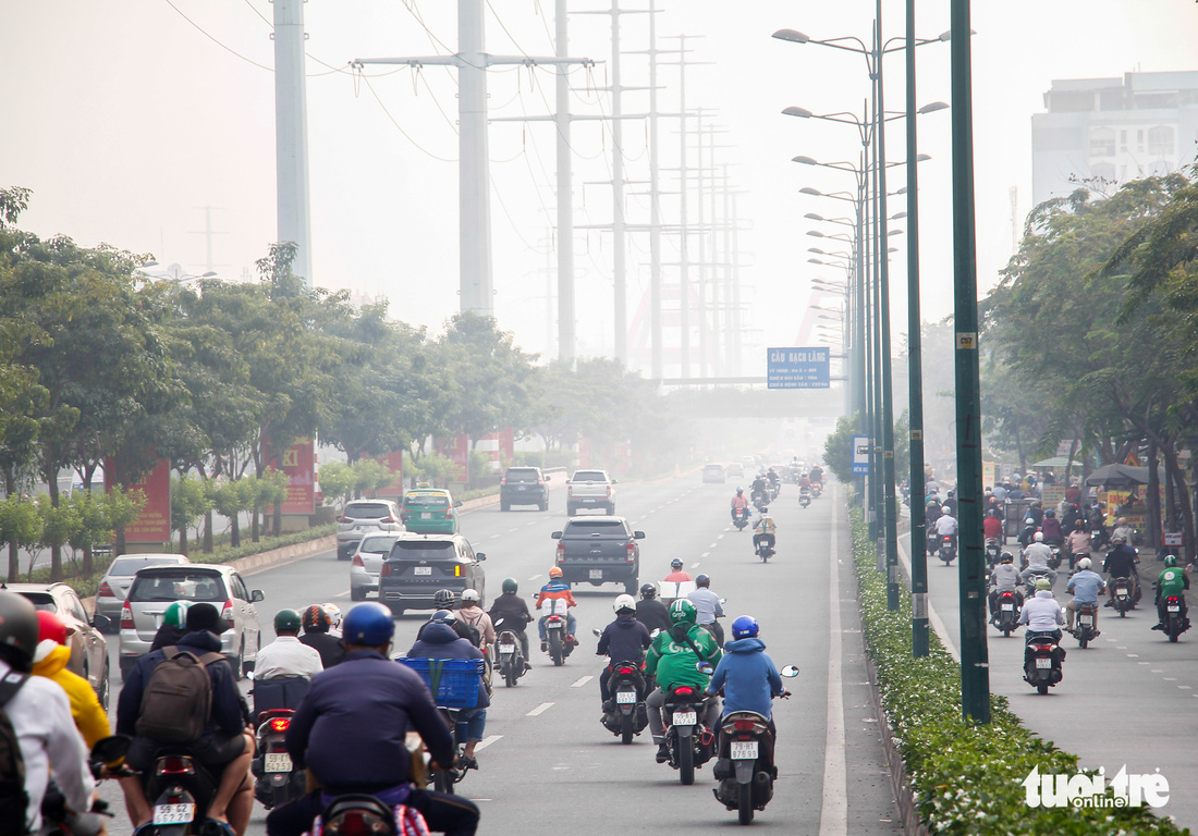 TP.HCM lại sương mù dày đặc - Ảnh 6.