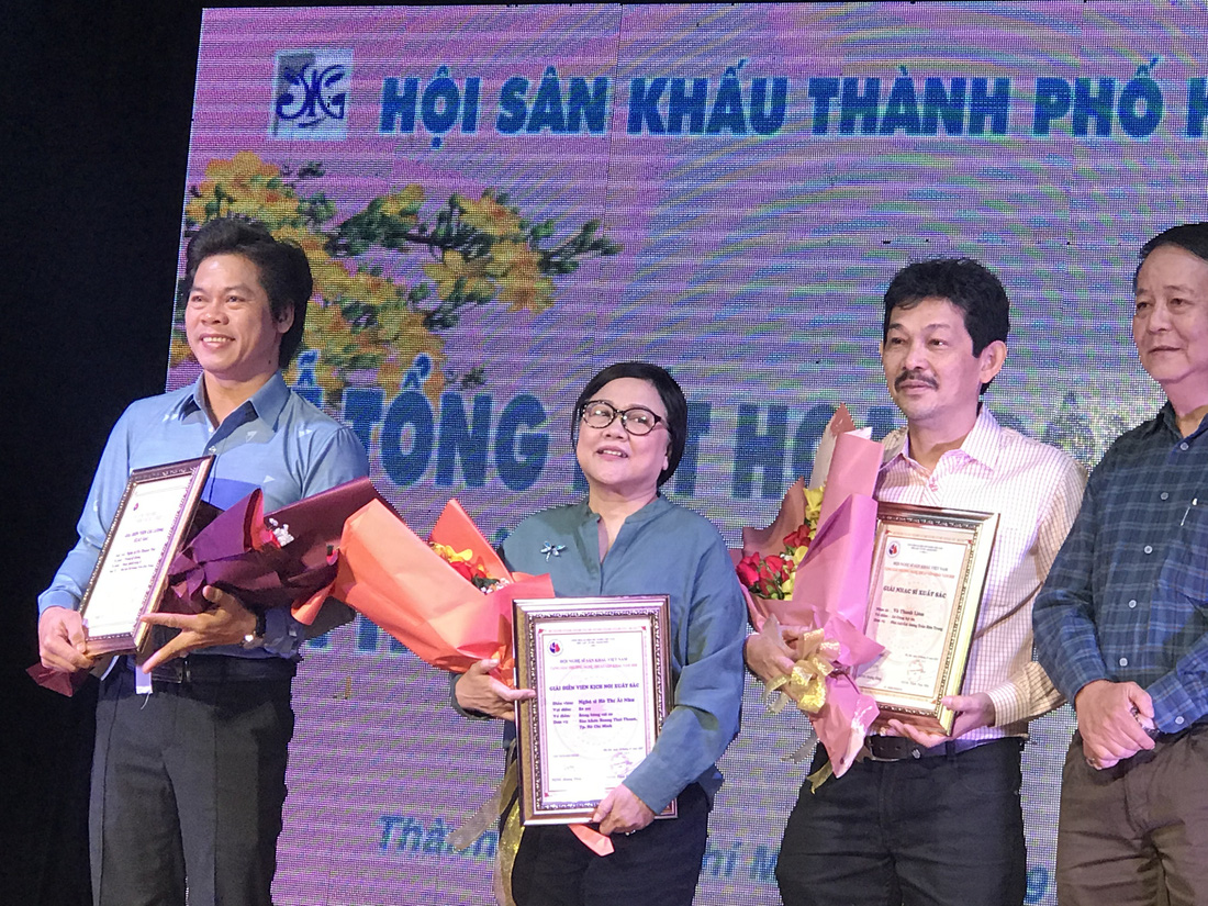 Mút chỉ mút cà tha được trao giải A, nghệ sĩ Ái Như nhận giải nữ diễn viên xuất sắc - Ảnh 4.