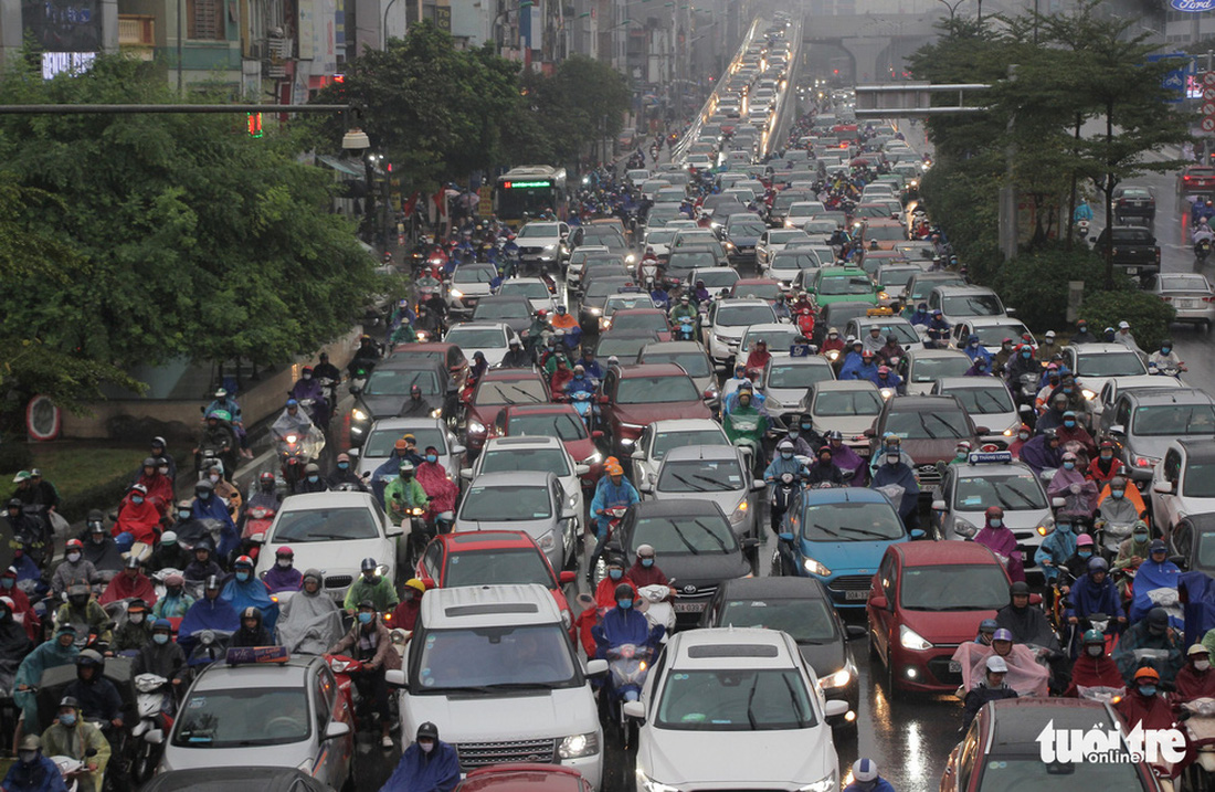 Thu phí xe vào nội đô Hà Nội, TP.HCM: Muốn thu thì giao thông công cộng phải tốt - Ảnh 1.