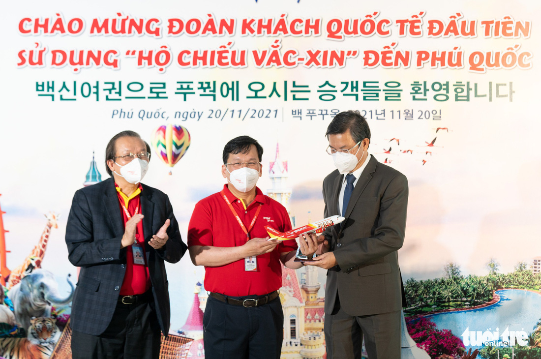 Hơn 200 du khách Hàn Quốc rạng rỡ đặt chân đến Phú Quốc - Ảnh 5.