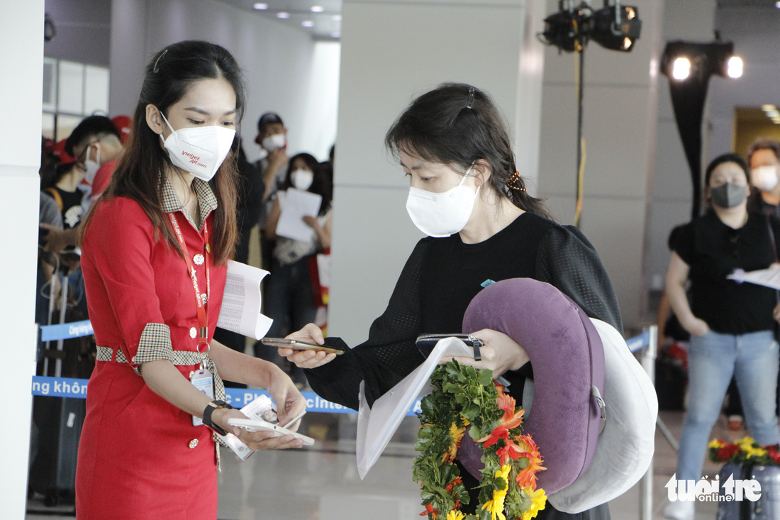 Hơn 200 du khách Hàn Quốc rạng rỡ đặt chân đến Phú Quốc - Ảnh 7.