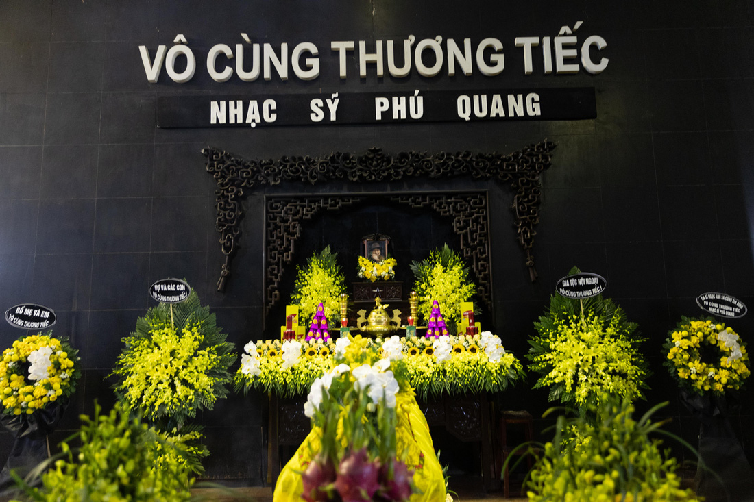 Tiễn biệt nhạc sĩ Phú Quang trong sáng mùa đông se lòng Hà Nội - Ảnh 5.