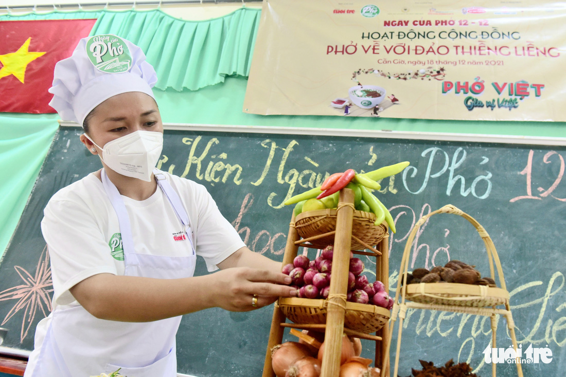 Người dân đảo Thiềng Liềng hào hứng học nấu phở - Ảnh 2.