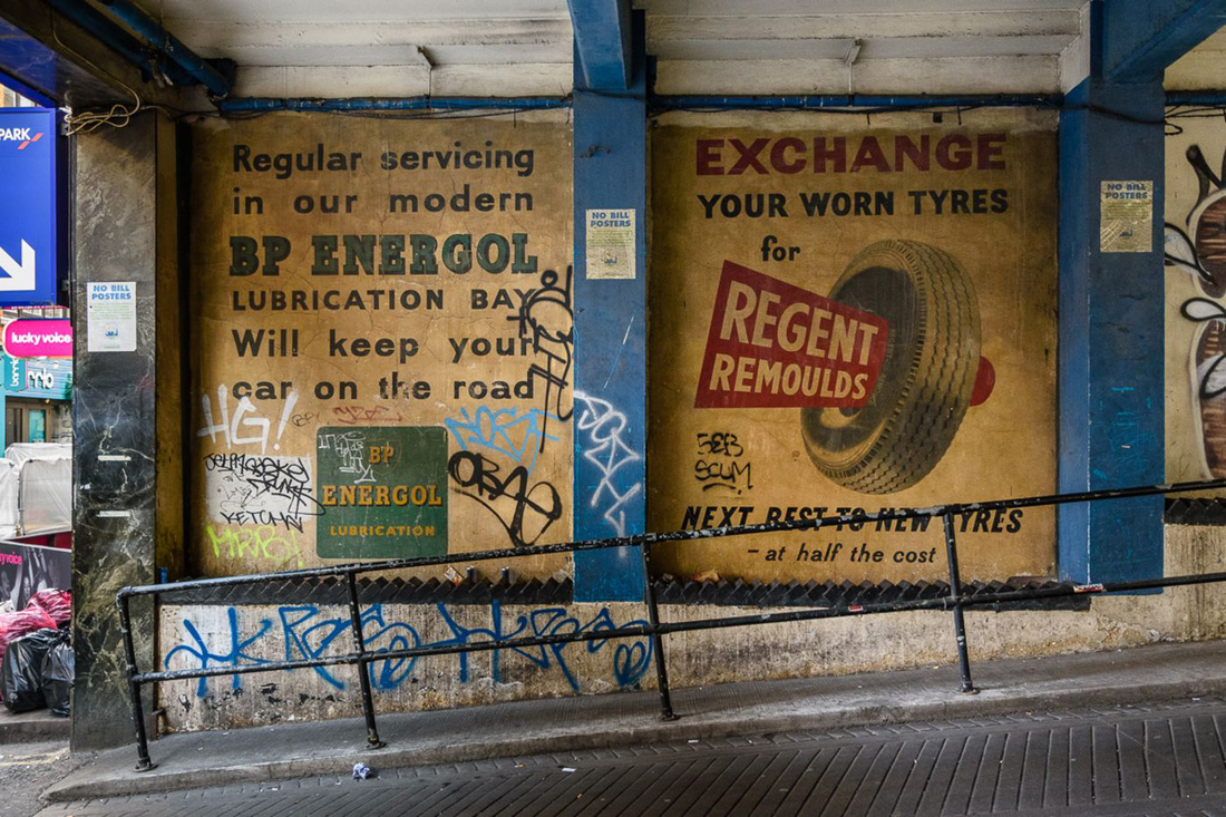 Dấu xưa hồn thu thảo của bảng quảng cáo cứu khu phố cổ London - Ảnh 4.