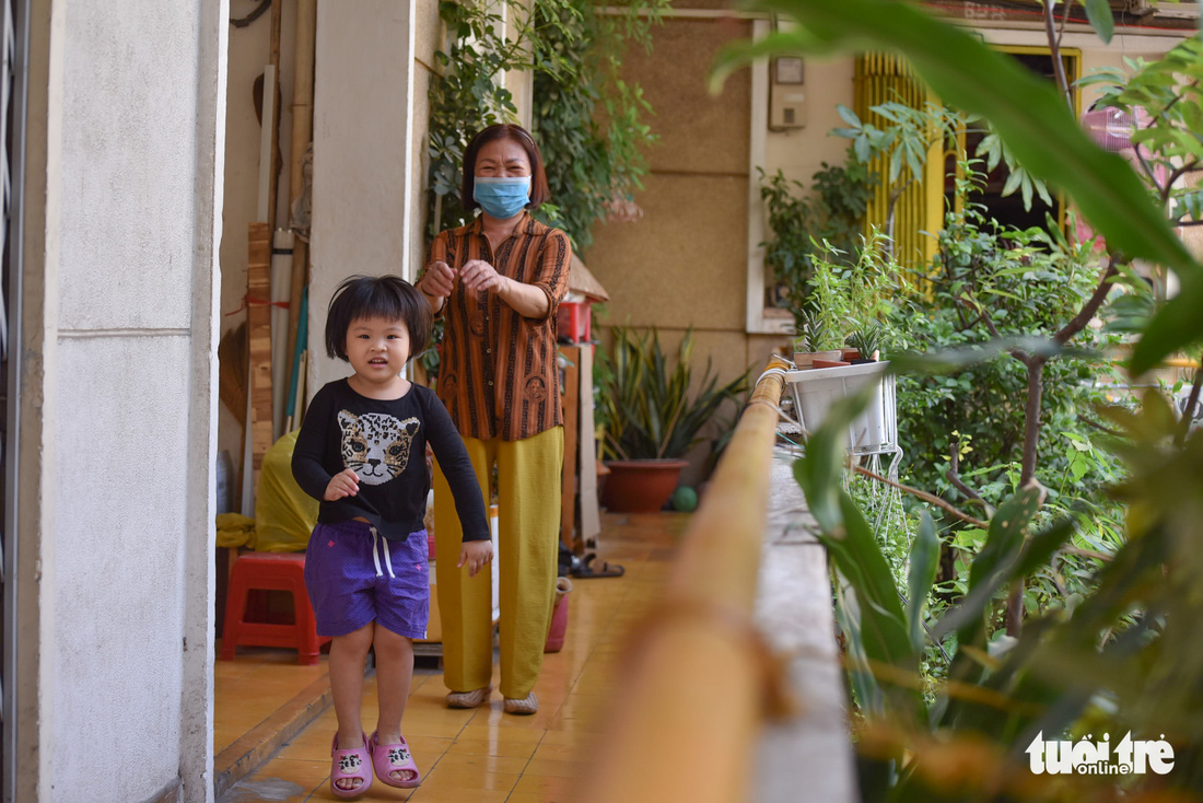 Chung cư gần 70 năm tuổi ở Sài Gòn vẫn xanh sạch, vì sao? - Ảnh 2.