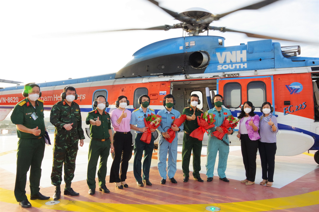 14 chuyến bay trực thăng huấn luyện cấp cứu xuyên đêm trên nóc Bệnh viện Quân y 175 - Ảnh 8.