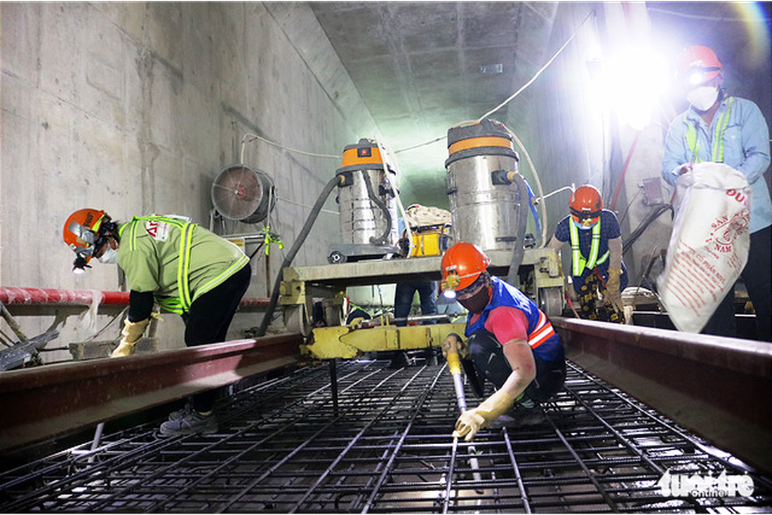 Những ngày cuối năm hối hả ở công trường nhà ga metro Bến Thành - Ảnh 9.