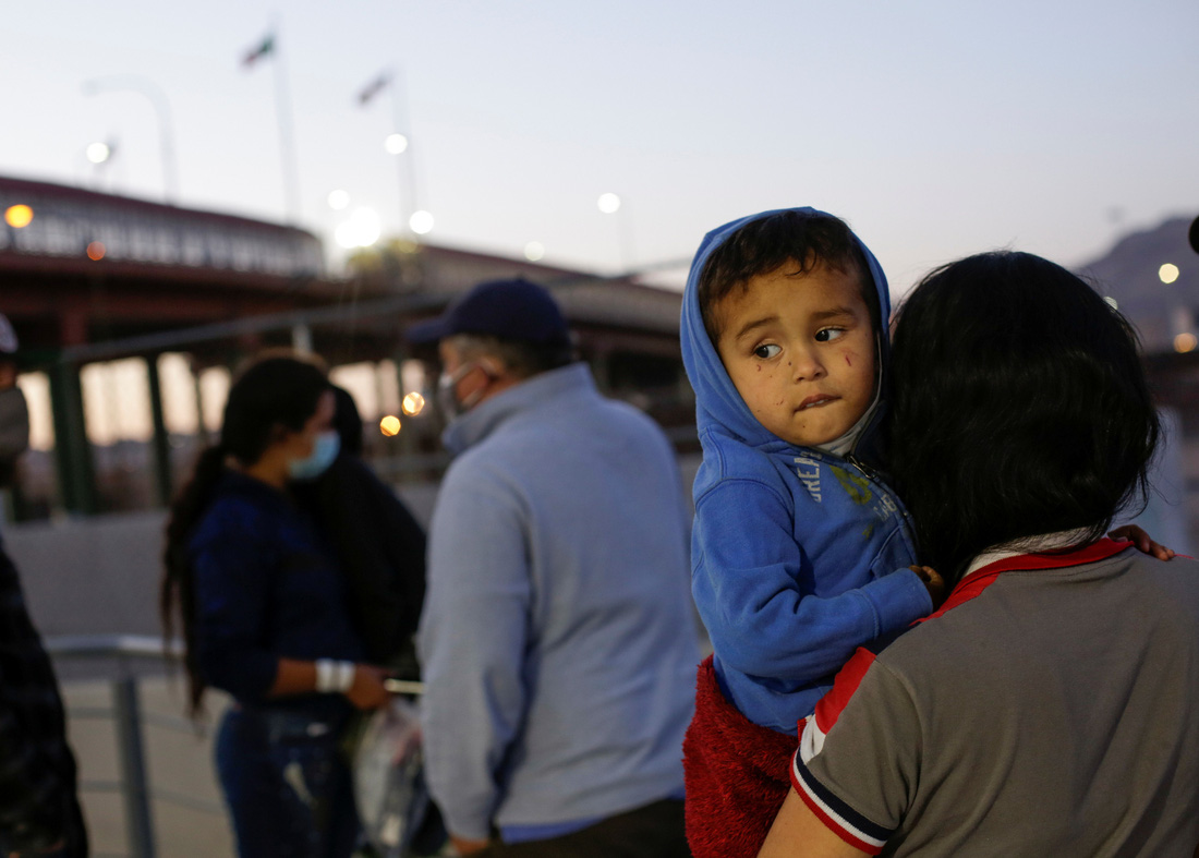 Khủng hoảng nhập cư lậu, quan chức Nhà Trắng nói Mỹ sẽ ‘mạnh tay hơn’ - Ảnh 3.