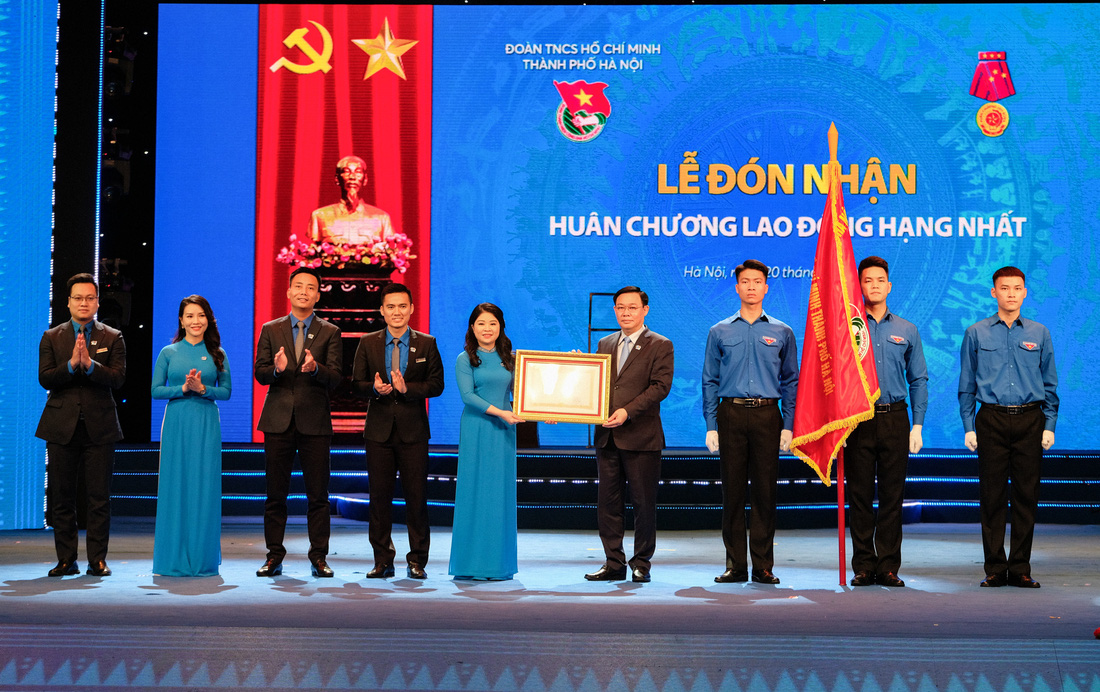 Thành đoàn Hà Nội đón nhận Huân chương Lao động hạng nhất - Ảnh 1.
