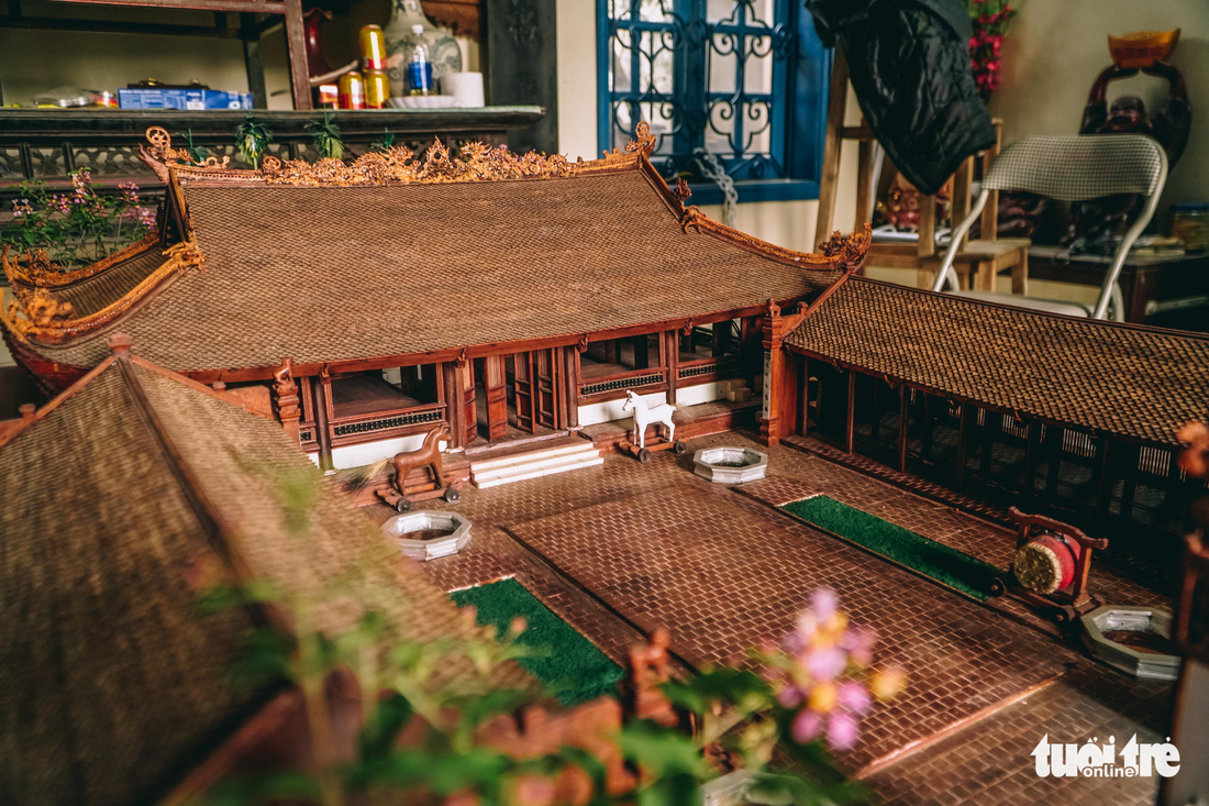 Độc đáo mô hình đình làng bằng gỗ gụ nhỏ nhất Việt Nam - Ảnh 5.