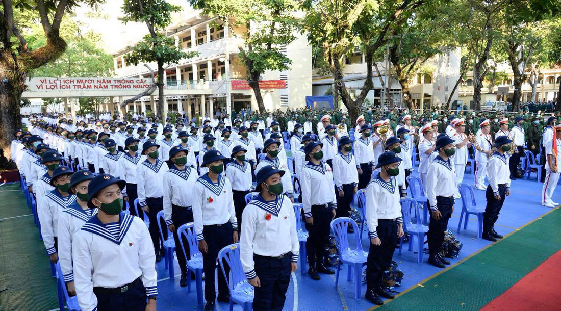 Tạm biệt ba mẹ, chúng con lên đường nhập ngũ - Ảnh 5.