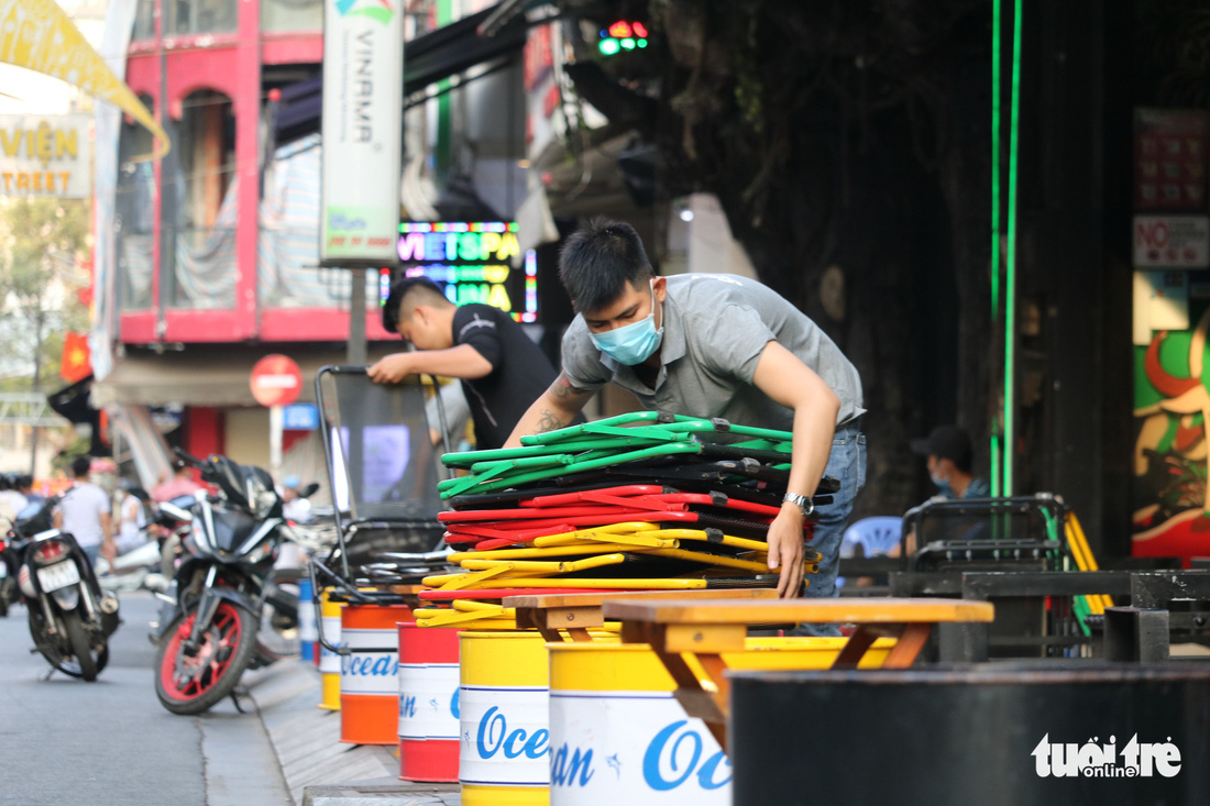 Hàng quán Sài Gòn mở cửa, không quên COVID-19 - Ảnh 5.