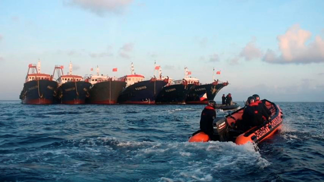 Philippines công bố hình ảnh áp sát tàu Trung Quốc tại đá Ba Đầu - Ảnh 5.