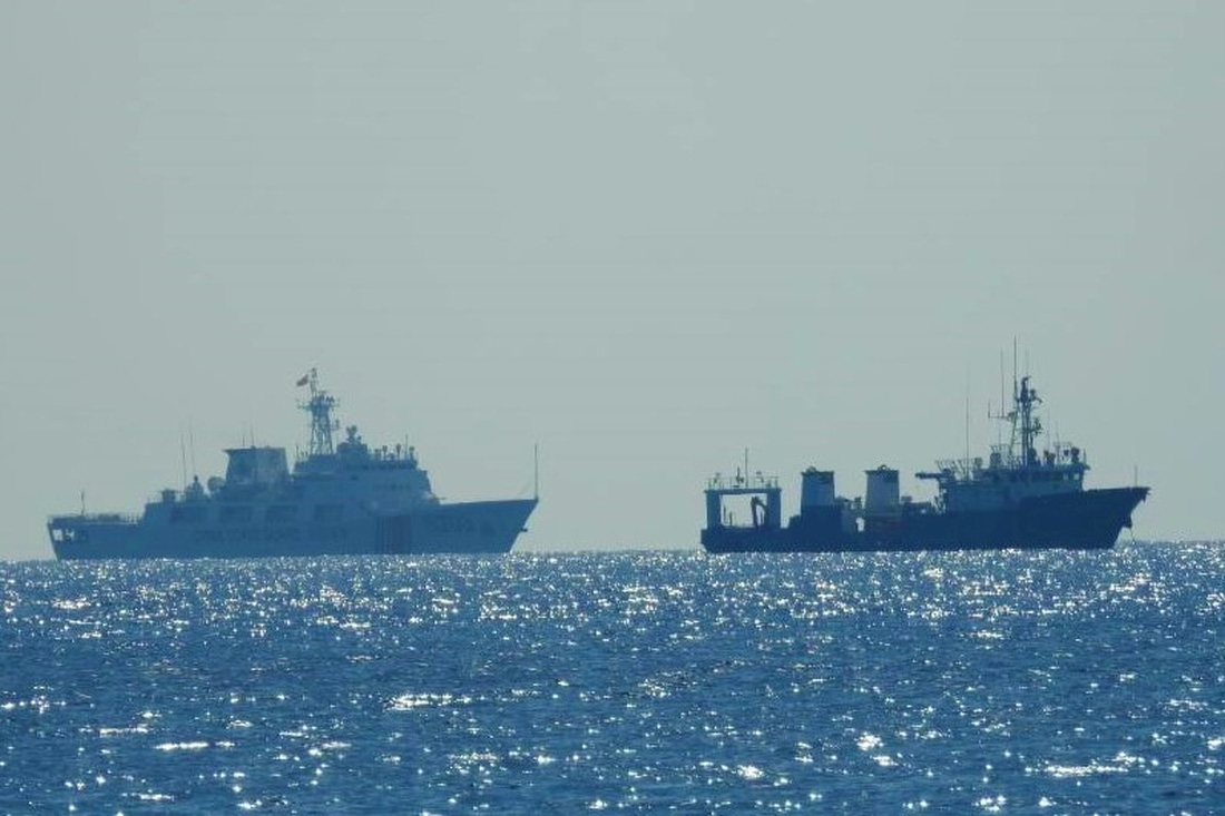 Philippines công bố hình ảnh áp sát tàu Trung Quốc tại đá Ba Đầu - Ảnh 7.