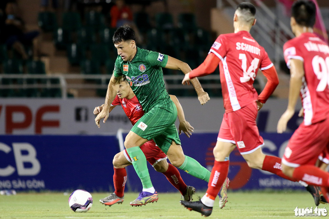 Cầu thủ CLB Sài Gòn vung tay quá trán trả đũa và rời sân sau 9 phút thi đấu - Ảnh 9.