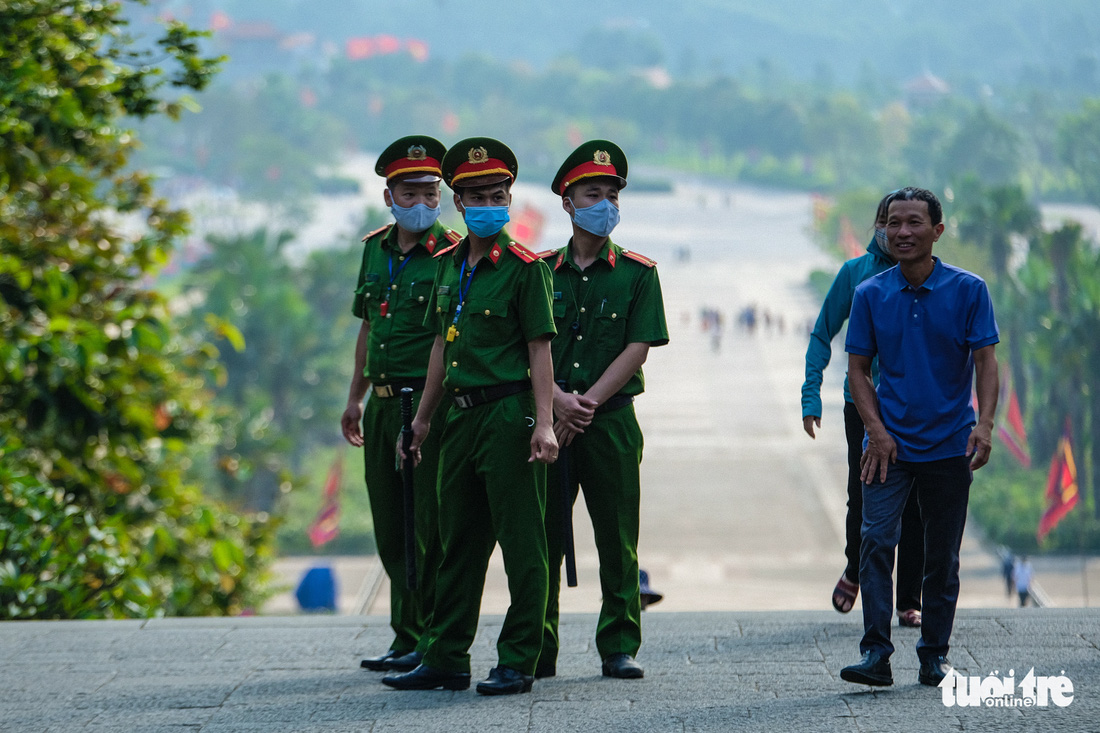 Trước ngày giỗ Tổ Hùng Vương, con dân Việt bắt đầu đổ về đền Hùng, Phú Thọ - Ảnh 5.