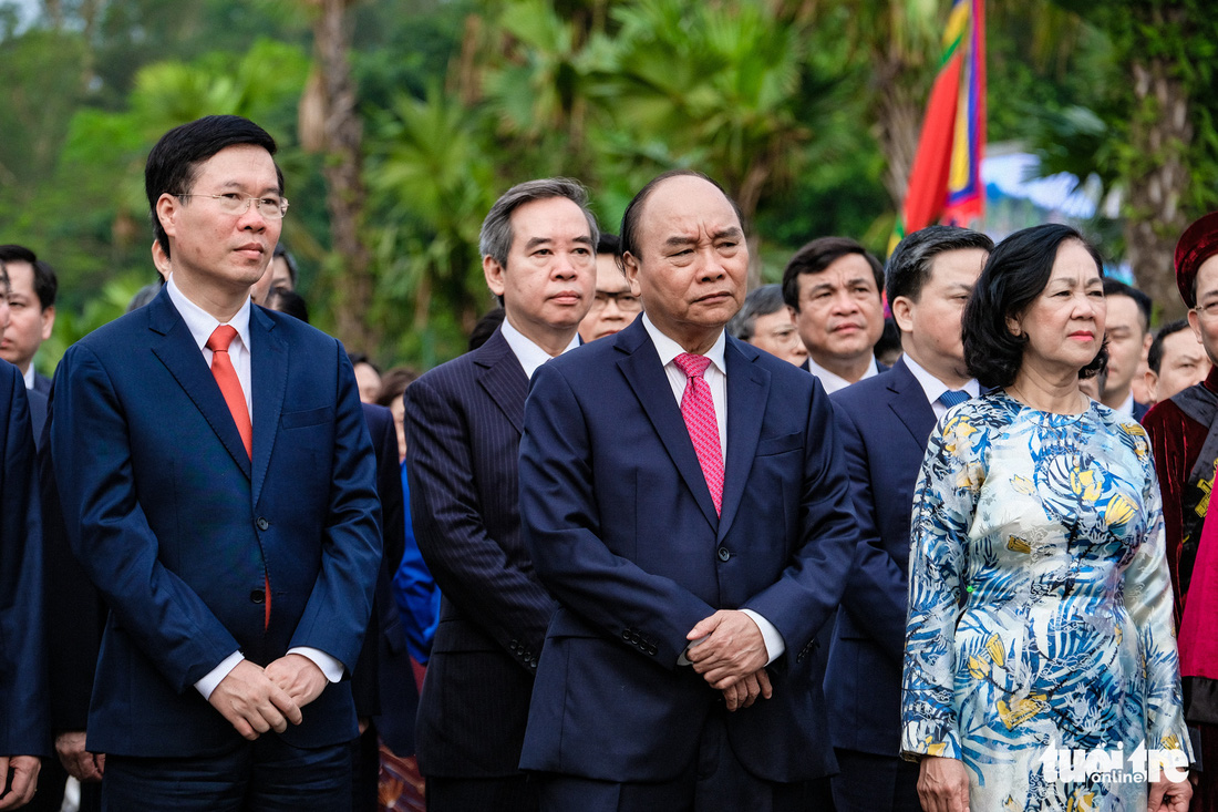 Chủ tịch nước Nguyễn Xuân Phúc dâng hương tưởng nhớ các Vua Hùng - Ảnh 5.