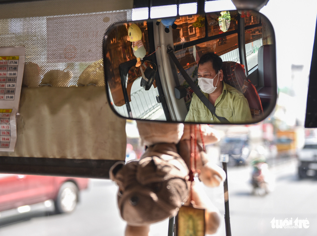 Xe buýt treo đầy thú bông đưa người Sài Gòn về với tuổi thơ - Ảnh 4.