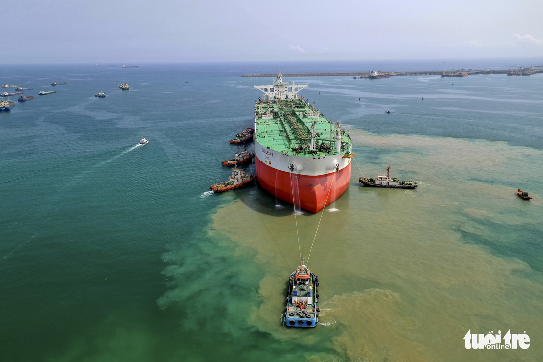 Độ tàu dầu hạng khủng thế giới ở Việt Nam - Ảnh 1.