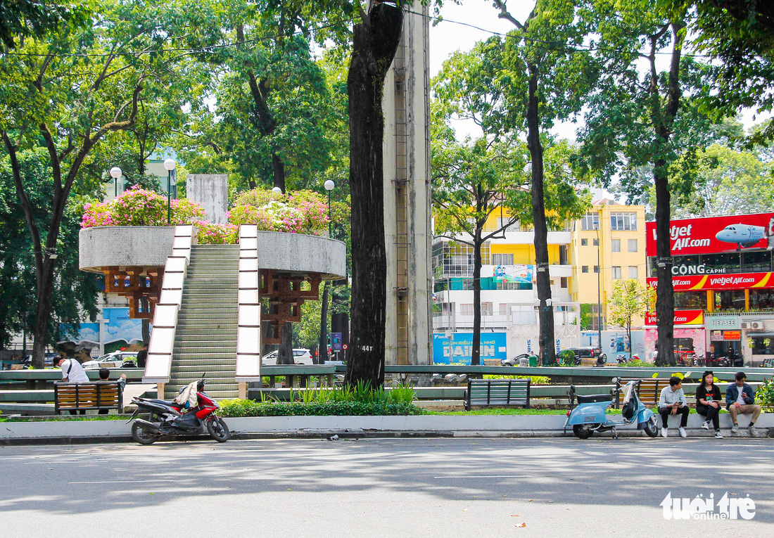 Ngã tư, đèn đỏ tại Sài Gòn thảnh thơi ngày 1-5-2021 - Ảnh 9.
