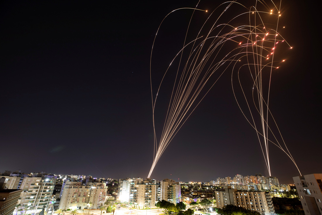 Israel và Hamas đang dùng vũ khí gì để tấn công, đánh chặn nhau? - Ảnh 6.