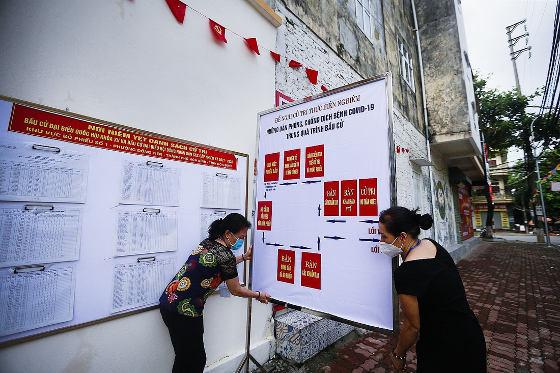 Hòa Bình tổ chức diễn tập bỏ phiếu bầu cử tại các điểm cách ly - Ảnh 7.
