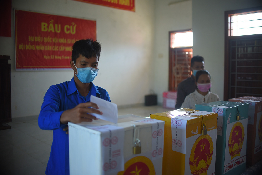 1.600 cử tri ở 10 ngôi làng xa xôi nhất Bình Định bầu cử sớm - Ảnh 9.