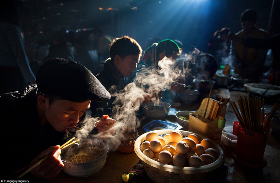 Nhịp sống văn hóa ẩm thực Việt Nam nổi bật qua giải ảnh Pink Lady Food Photography - Ảnh 1.