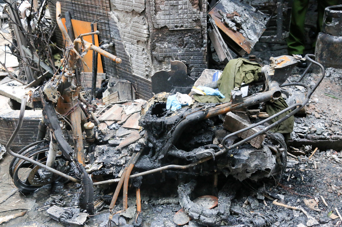 Lãnh đạo TP.HCM hỗ trợ gia đình nạn nhân vụ cháy 8 người chết - Ảnh 7.