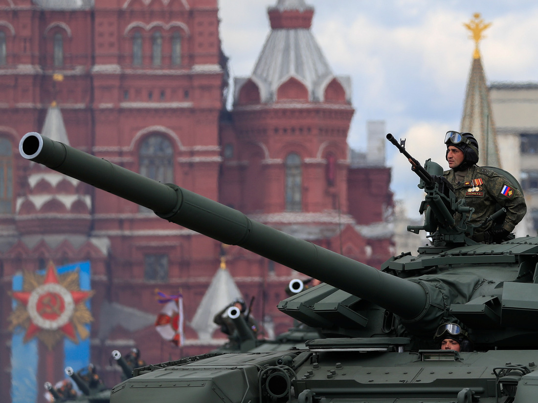 Diễu binh Ngày Chiến thắng ở hàng chục thành phố của Nga - Ảnh 2.